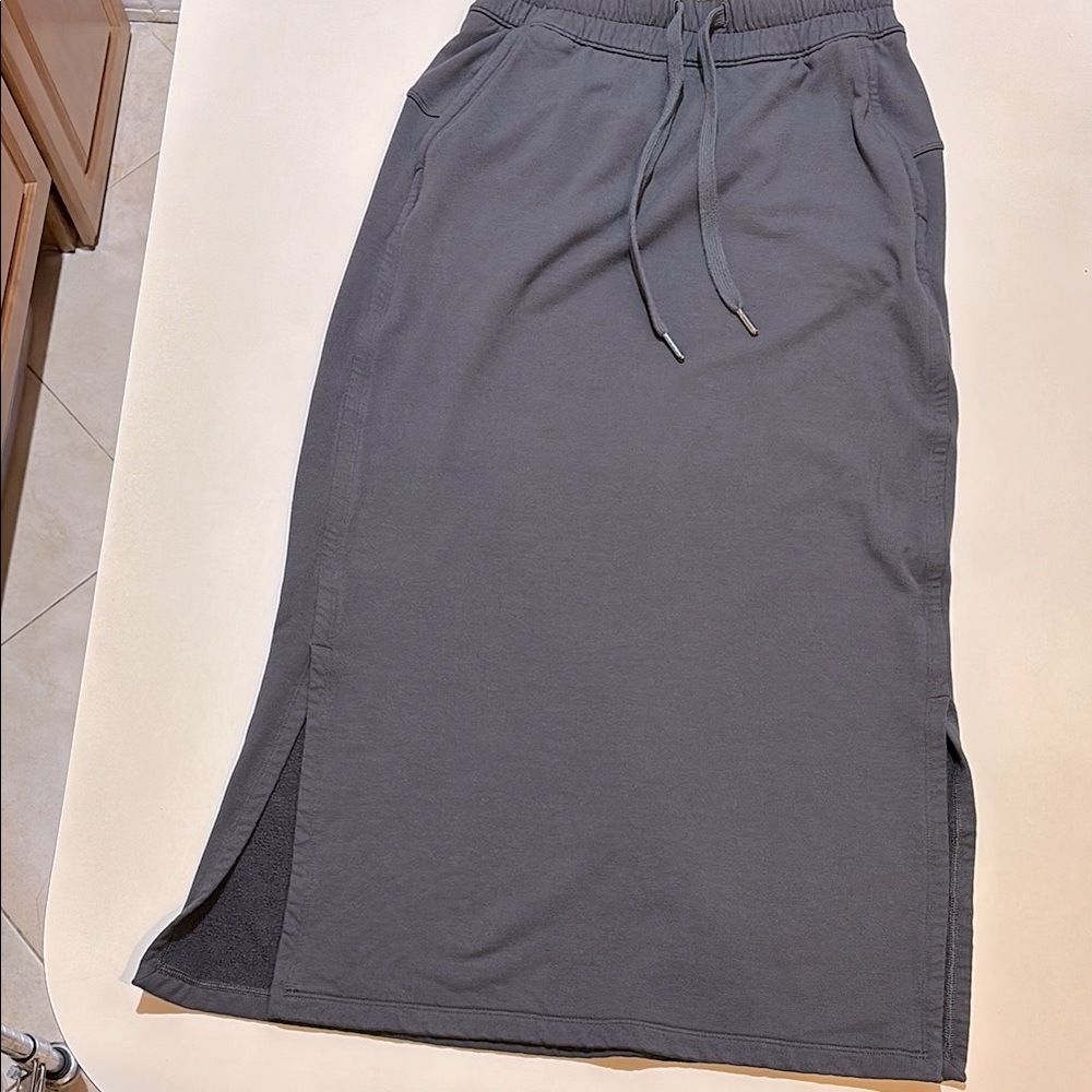Lululemon midi skirt in dark gray